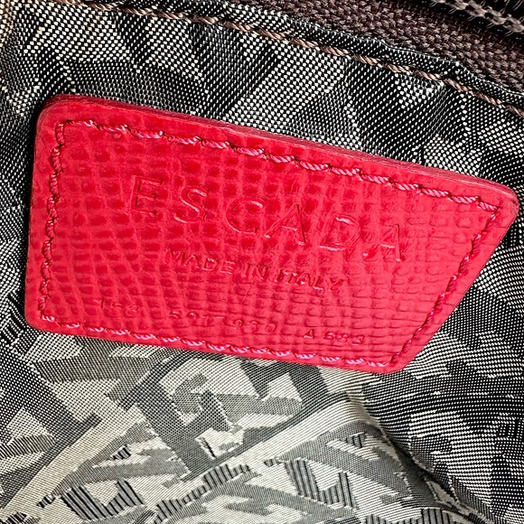 Bright red Escada bag. - Picture 4 of 6